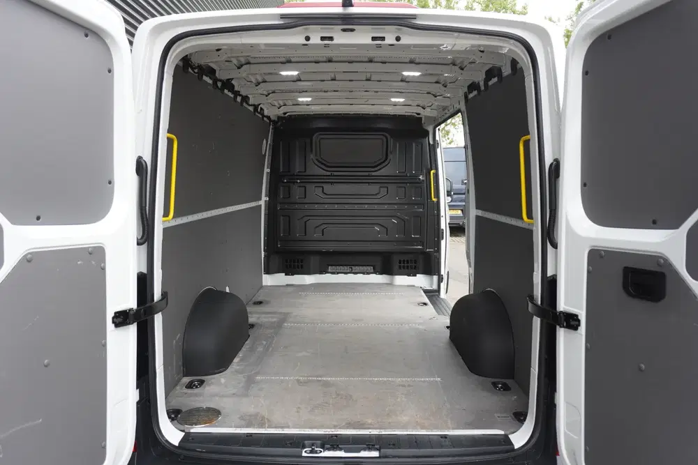 Volkswagen Crafter 140pk Automaat L3H2 Navigatie LED ACC Cru uit 2024, foto 3