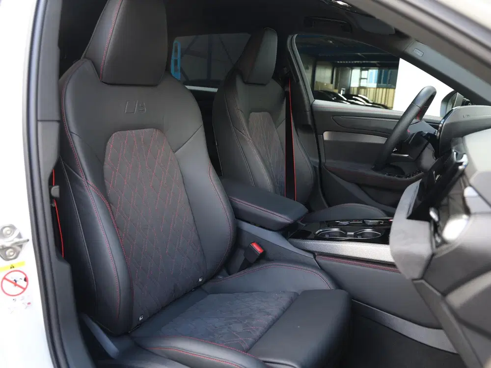 Audi A6 2.0 e-hybrid quattro S edition Competition uit 2025, foto 8
