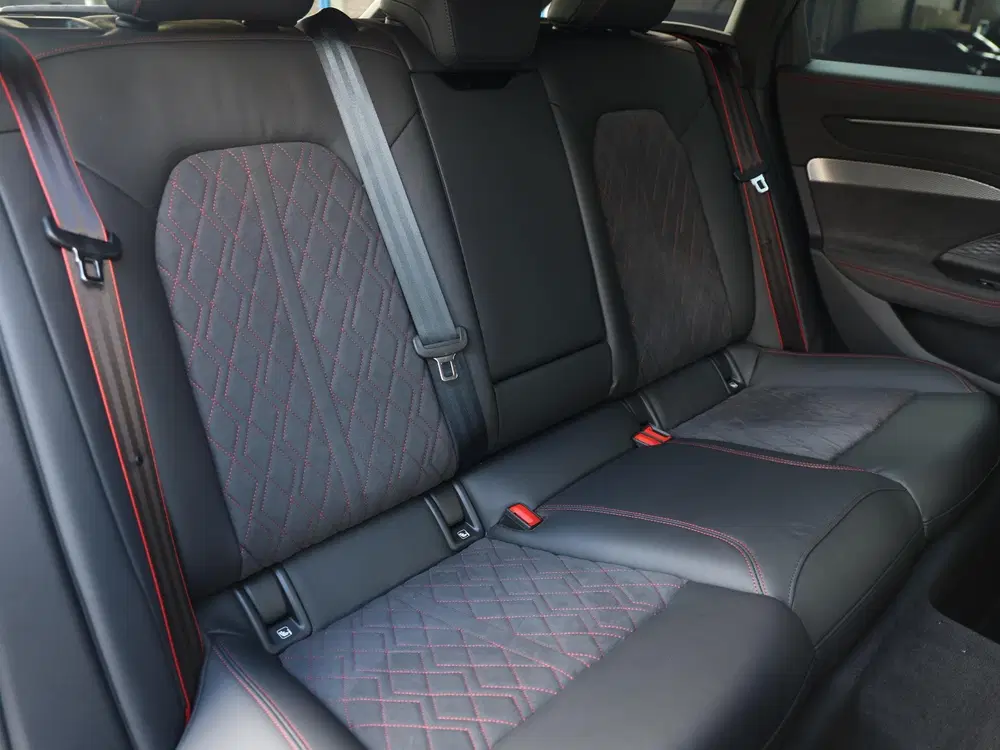 Audi A6 2.0 e-hybrid quattro S edition Competition uit 2025, foto 9