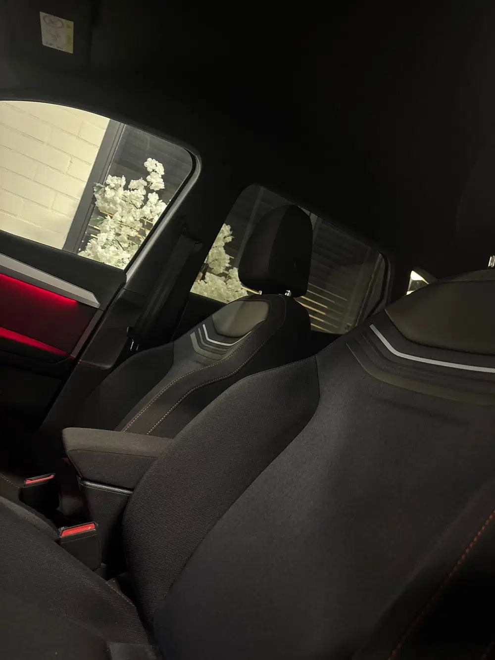 SEAT Arona 1.0 EcoTSI FR Busines Cam uit 2024, foto 10