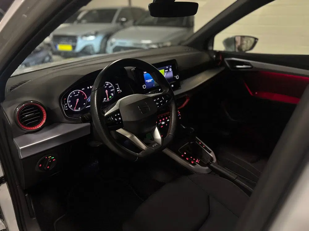 SEAT Arona 1.0 EcoTSI FR Busines Cam uit 2024, foto 3