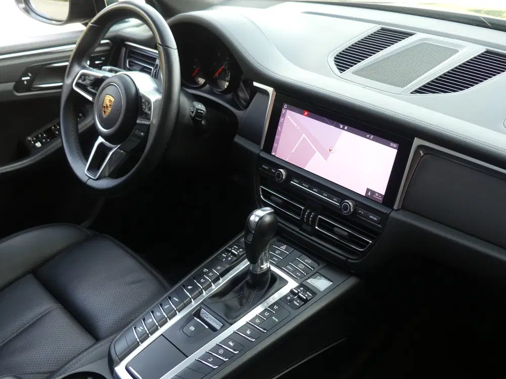 Porsche Macan 2.0 T Panoramadak uit 2019, foto 2