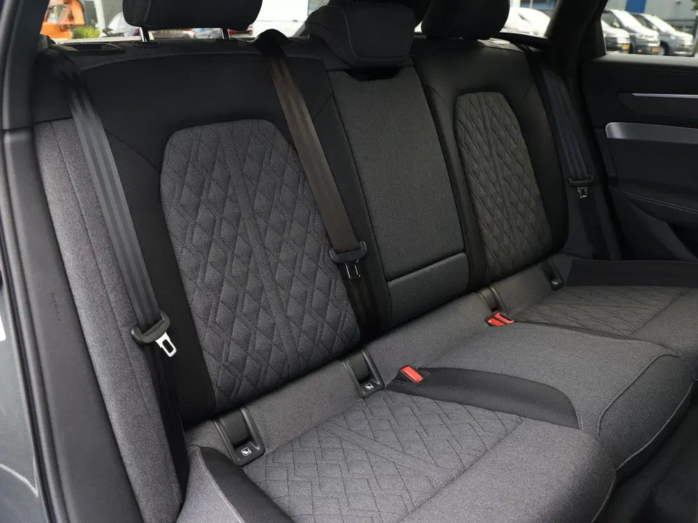 Audi A6 2.0 e-hybrid quattro S edition 299pk uit 2025, foto 9