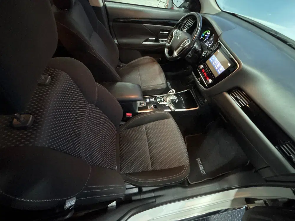 Mitsubishi Outlander 2.4 PHEV Pure Clima uit 2021, foto 15