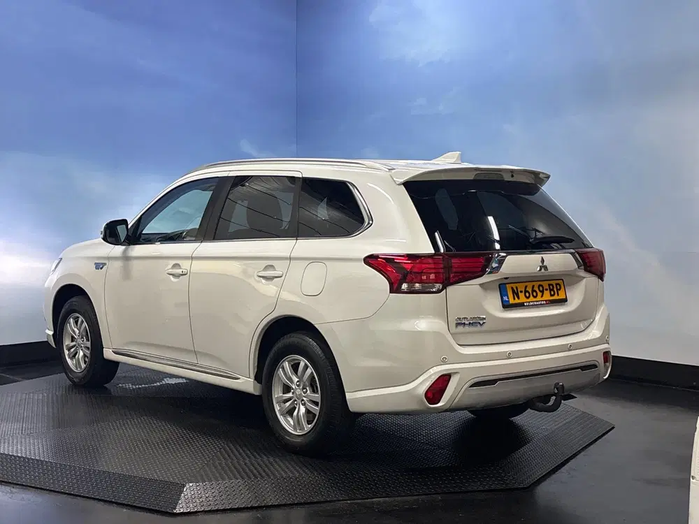 Mitsubishi Outlander 2.4 PHEV Pure Clima uit 2021, foto 3