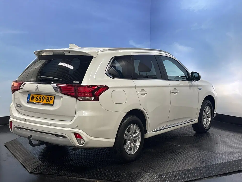 Mitsubishi Outlander 2.4 PHEV Pure Clima uit 2021, foto 5