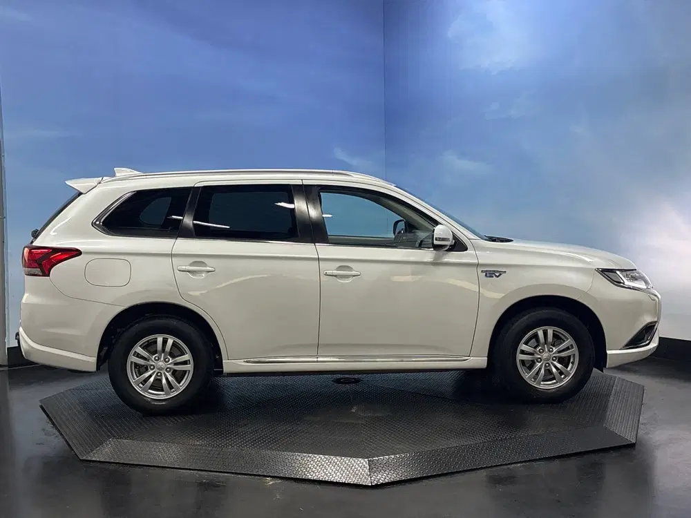 Mitsubishi Outlander 2.4 PHEV Pure Clima uit 2021, foto 6
