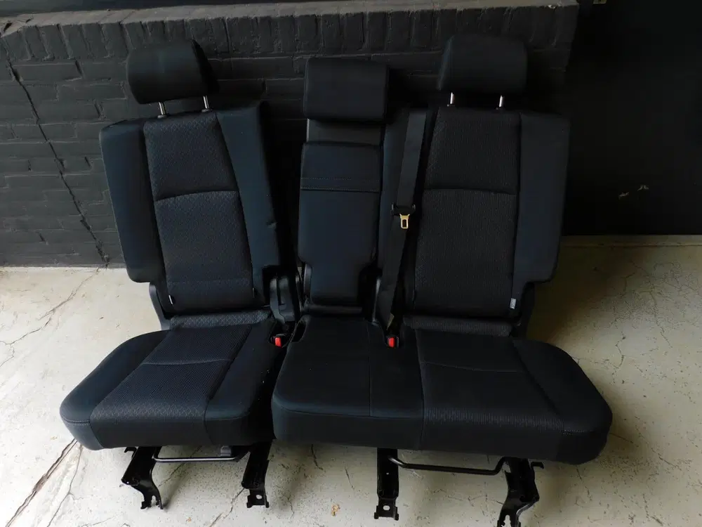 Toyota Land Cruiser 2.8 D-4D-F Challenger Window Van 1e EIGE uit 2019, foto 6