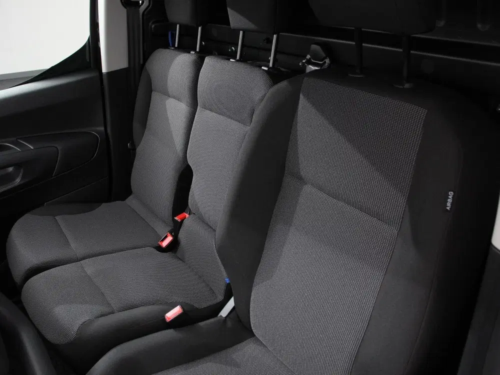 Opel Combo 1.5 BlueHDi 130PK L2 Automaat Apple Carpla uit 2024, foto 2