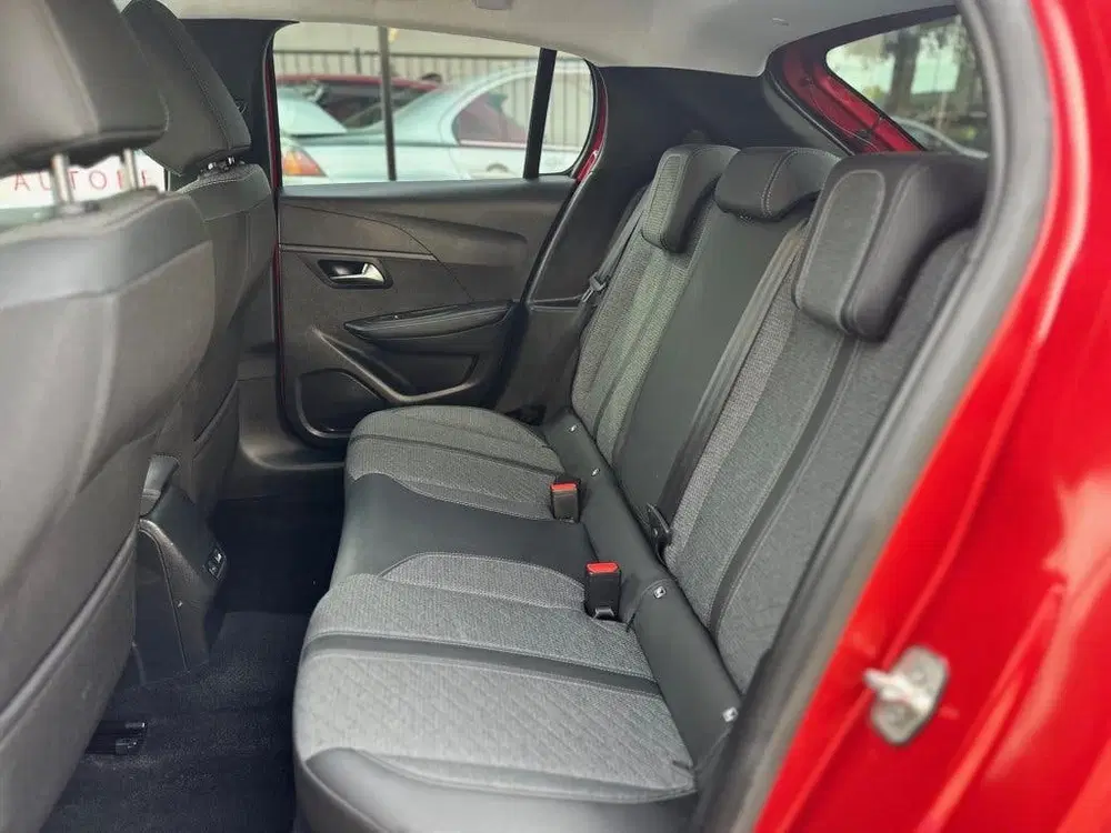 Peugeot 208 1.2 PureTech 100pk Active uit 2024, foto 4
