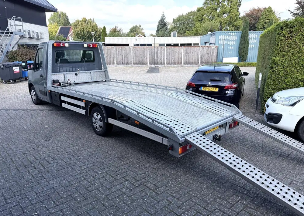 Renault Master uit 2020, foto 10