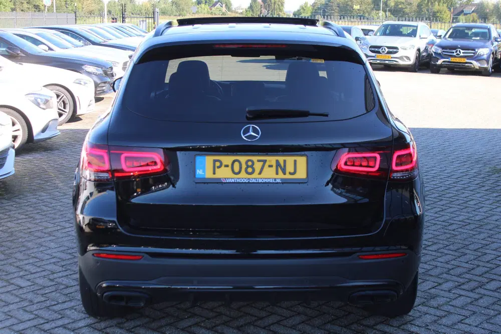 Mercedes-Benz GLC GLC 300e 4MATIC AMG LINE NIGHT PAKKET PANO uit 2022, foto 4