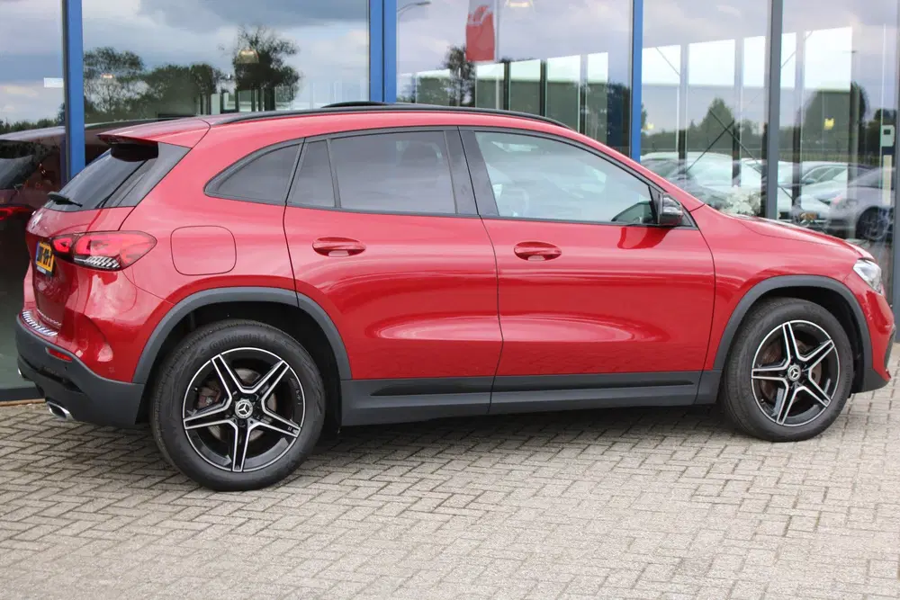 Mercedes-Benz GLA GLA 250e AUT8 AMG Limited NIGHT PAKKET PAN uit 2021, foto 4