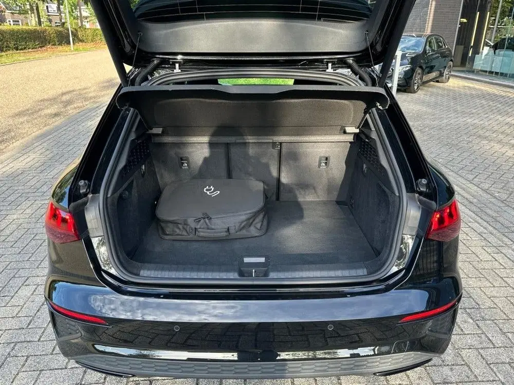 Audi A3 45 TFSI e S Competition 245 PK I Black Opt uit 2023, foto 15