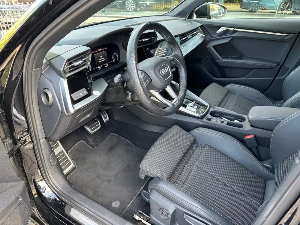 Audi A3 45 TFSI e S Competition 245 PK I Black Opt uit 2023, foto 2