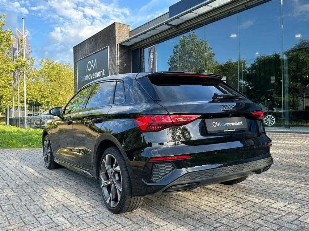 Audi A3 45 TFSI e S Competition 245 PK I Black Opt uit 2023, foto 3