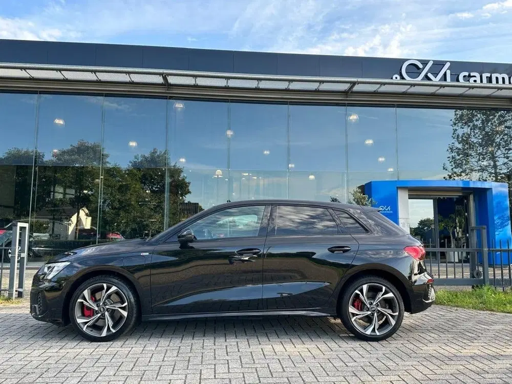 Audi A3 45 TFSI e S Competition 245 PK I Black Opt uit 2023, foto 6
