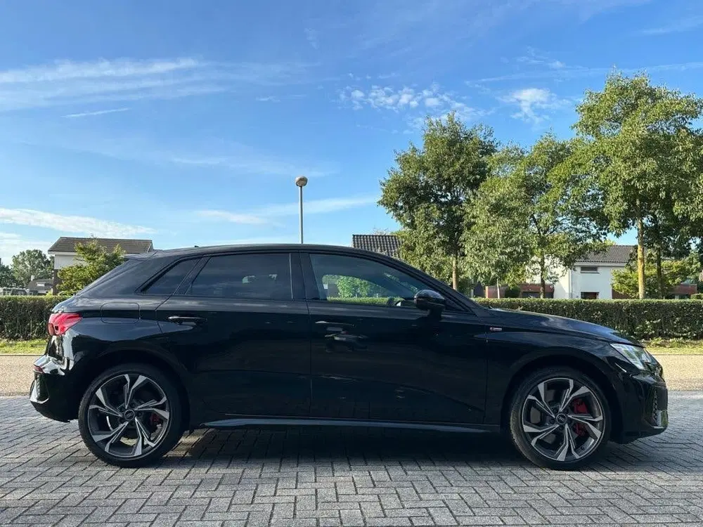 Audi A3 45 TFSI e S Competition 245 PK I Black Opt uit 2023, foto 8