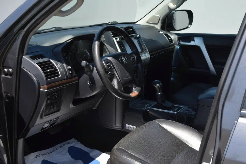 Toyota Land Cruiser 2.8 D-4D-F Executive Window Van uit 2019, foto 10