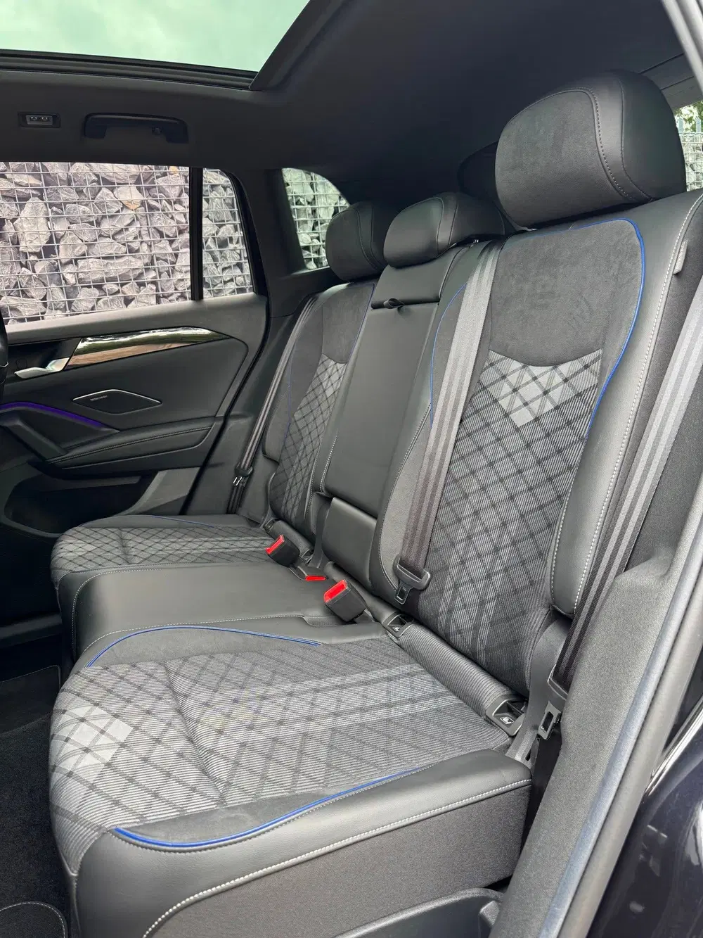 Volkswagen Tiguan 1.5 eTSI R-Line Pano H uit 2024, foto 15