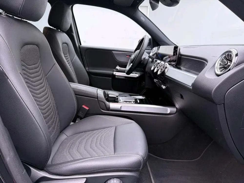 Mercedes-Benz EQB 250+ Business Line 7p. 71 kWh 7 Persoons uit 2024, foto 5