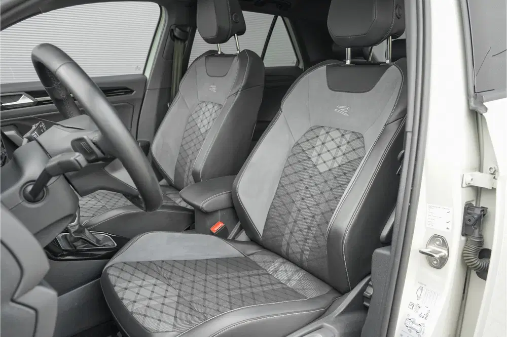 Volkswagen T-Roc 1.5 TSI R-Line Pano LED+ Beats Trekhaak AC uit 2024, foto 5
