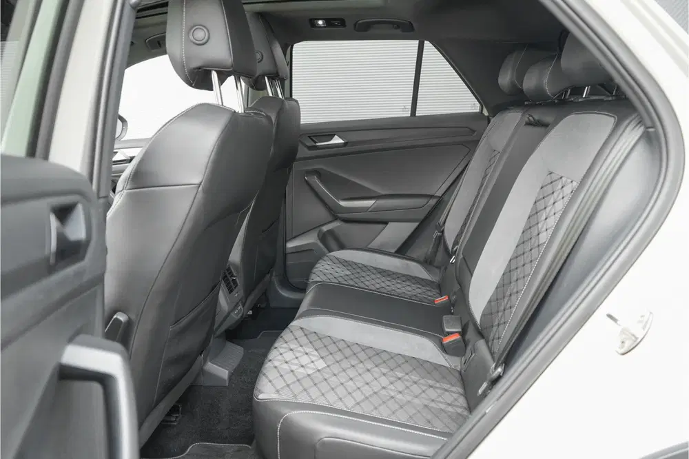 Volkswagen T-Roc 1.5 TSI R-Line Pano LED+ Beats Trekhaak AC uit 2024, foto 7