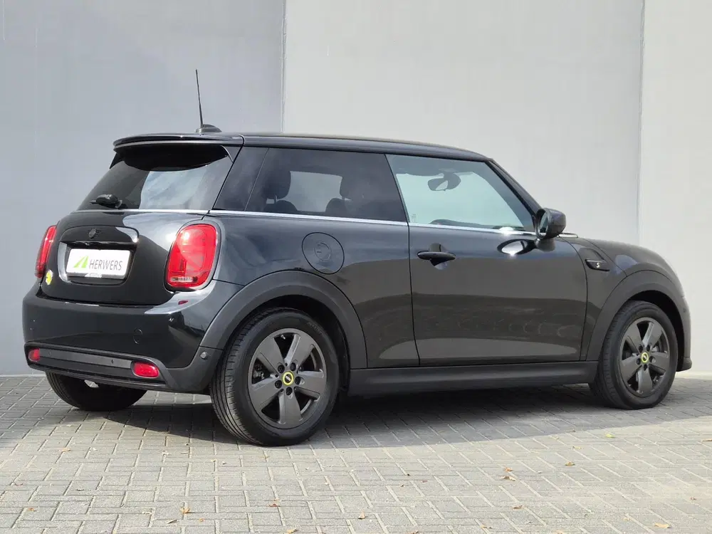Mini Electric Classic 33 kWh uit 2022, foto 3