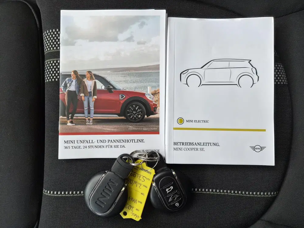 Mini Electric Classic 33 kWh uit 2022, foto 8