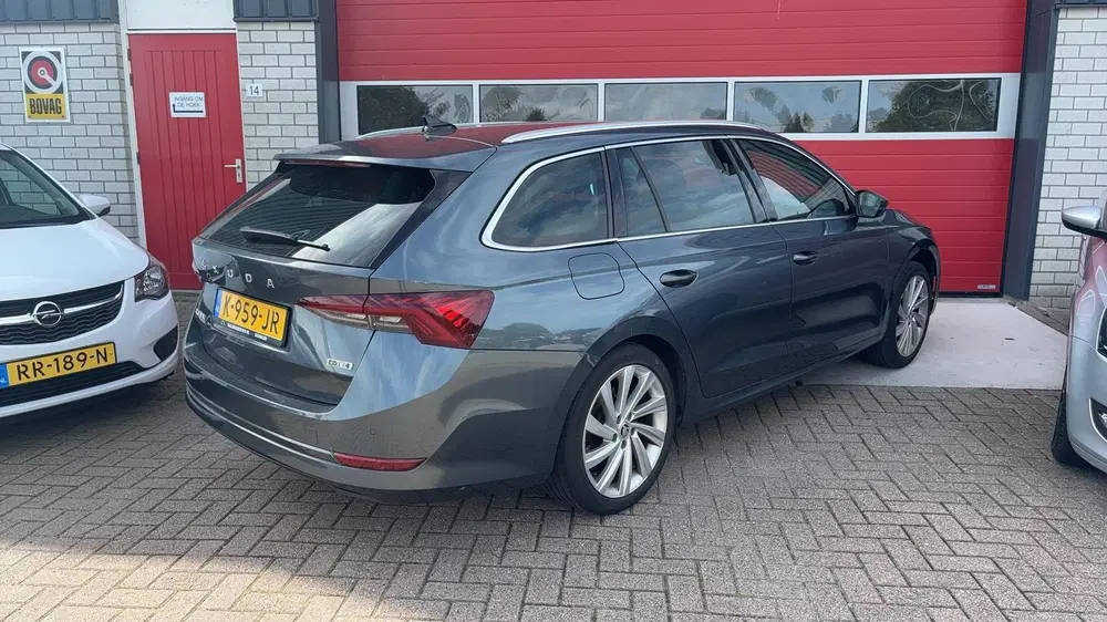 Skoda Octavia 1.0 e-TSI Business Edition AUTOMAAT uit 2021, foto 2
