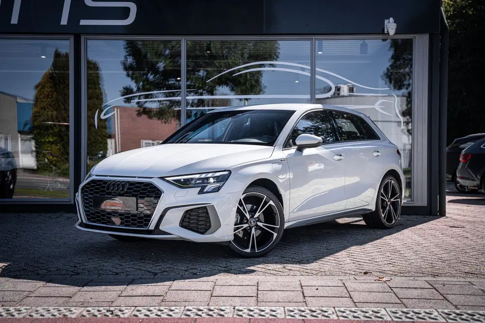 Audi A3 40 TFSI e Advanced edition uit 2024, foto 5