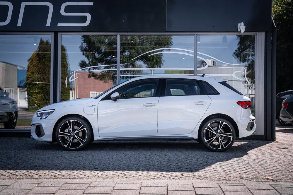 Audi A3 40 TFSI e Advanced edition uit 2024, foto 6