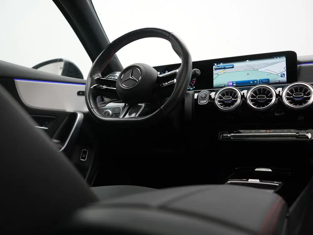 Mercedes-Benz A-Klasse 250 e AMG Line PHEV 218pk FACELIFT De uit 2023, foto 12
