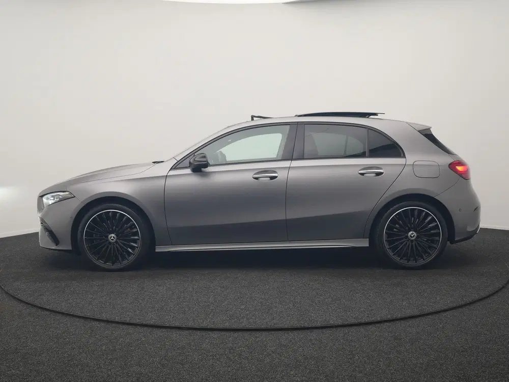 Mercedes-Benz A-Klasse 250 e AMG Line PHEV 218pk FACELIFT De uit 2023, foto 2