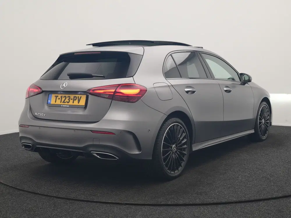 Mercedes-Benz A-Klasse 250 e AMG Line PHEV 218pk FACELIFT De uit 2023, foto 3