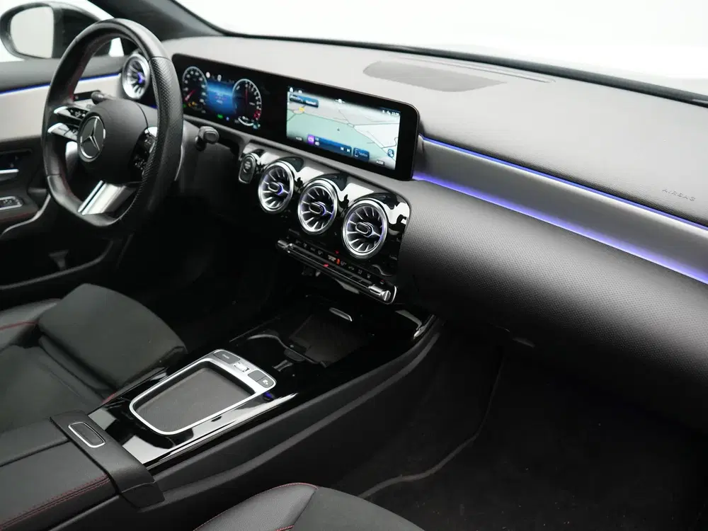 Mercedes-Benz A-Klasse 250 e AMG Line PHEV 218pk FACELIFT De uit 2023, foto 4