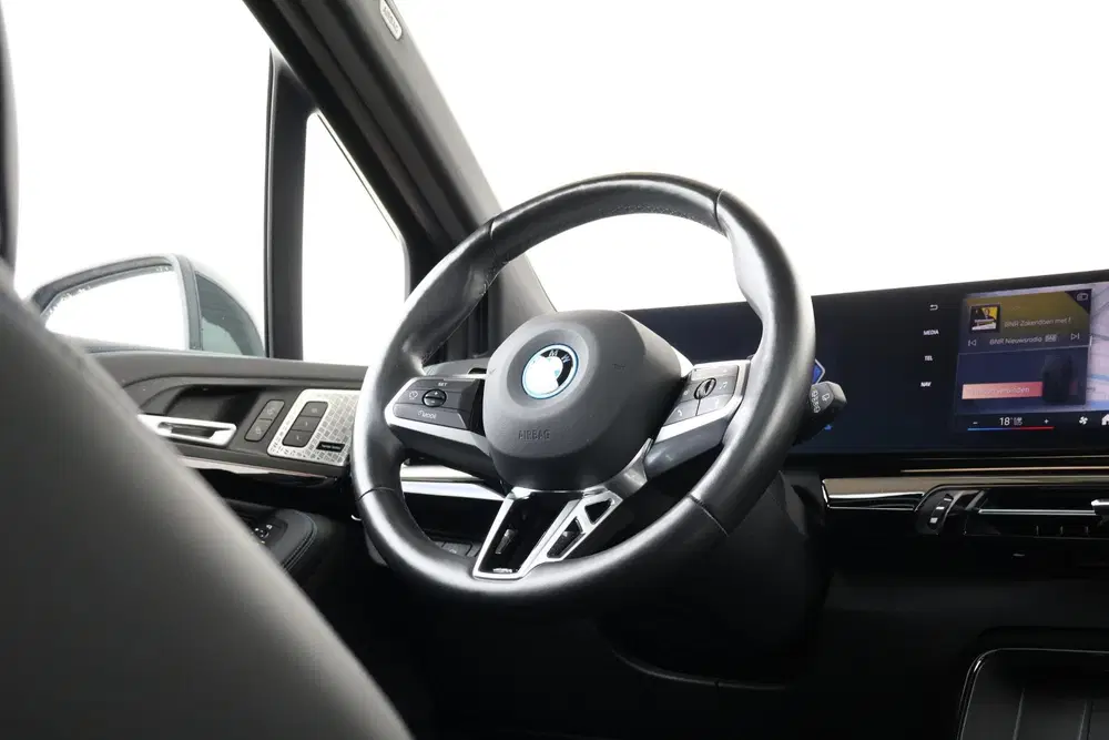 BMW 2-serie Active Tourer 225e xDrive uit 2024, foto 13