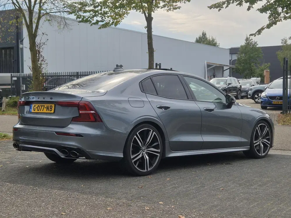 Volvo S60 2.0 T5 Intro Ed. R-Design Volledig HEICO uit 2019, foto 3