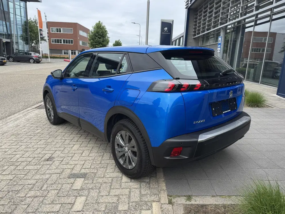Peugeot 2008 1.2 PureTech Active Pack l Camera l Navi uit 2022, foto 3
