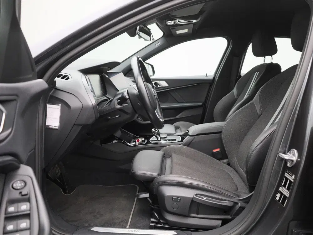 BMW 1-serie 118i Executive Edition 140PK uit 2020, foto 11