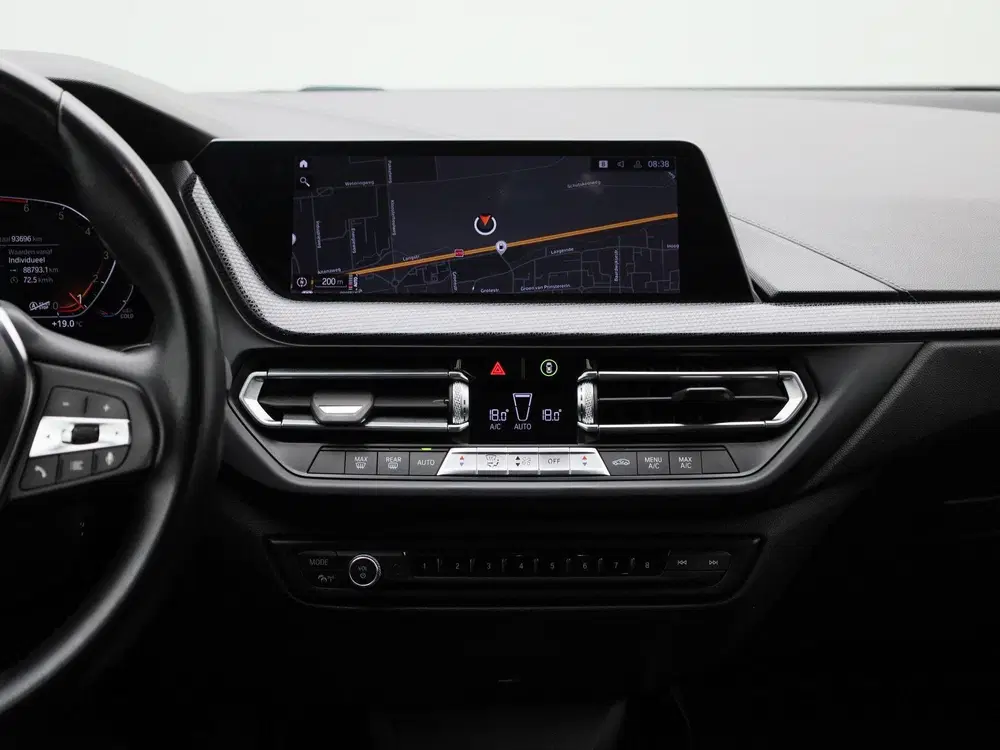 BMW 1-serie 118i Executive Edition 140PK uit 2020, foto 9