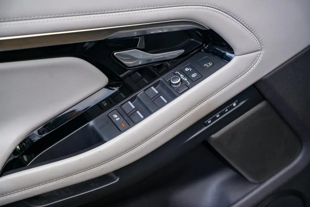Land Rover Range Rover Evoque 2.0 P300e AWD R-Dynamic Panora uit 2020, foto 14