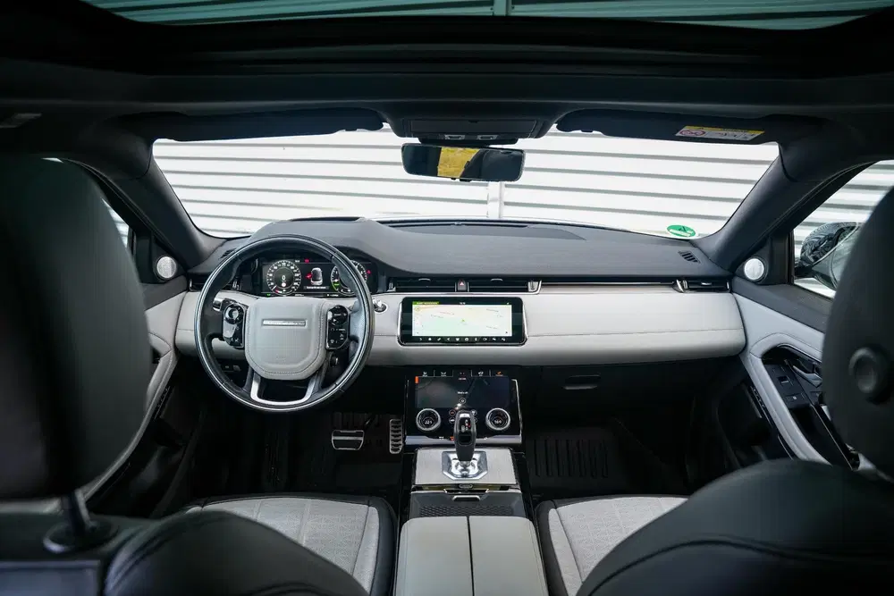 Land Rover Range Rover Evoque 2.0 P300e AWD R-Dynamic Panora uit 2020, foto 2