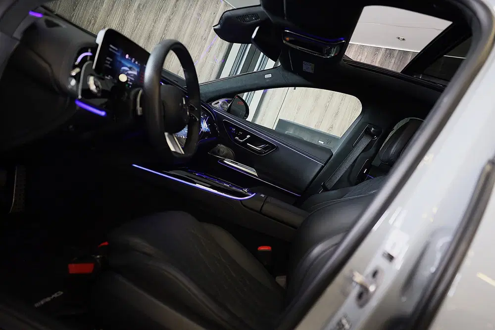 Mercedes-Benz E-Klasse 300 e AMG 53 Look uit 2023, foto 9
