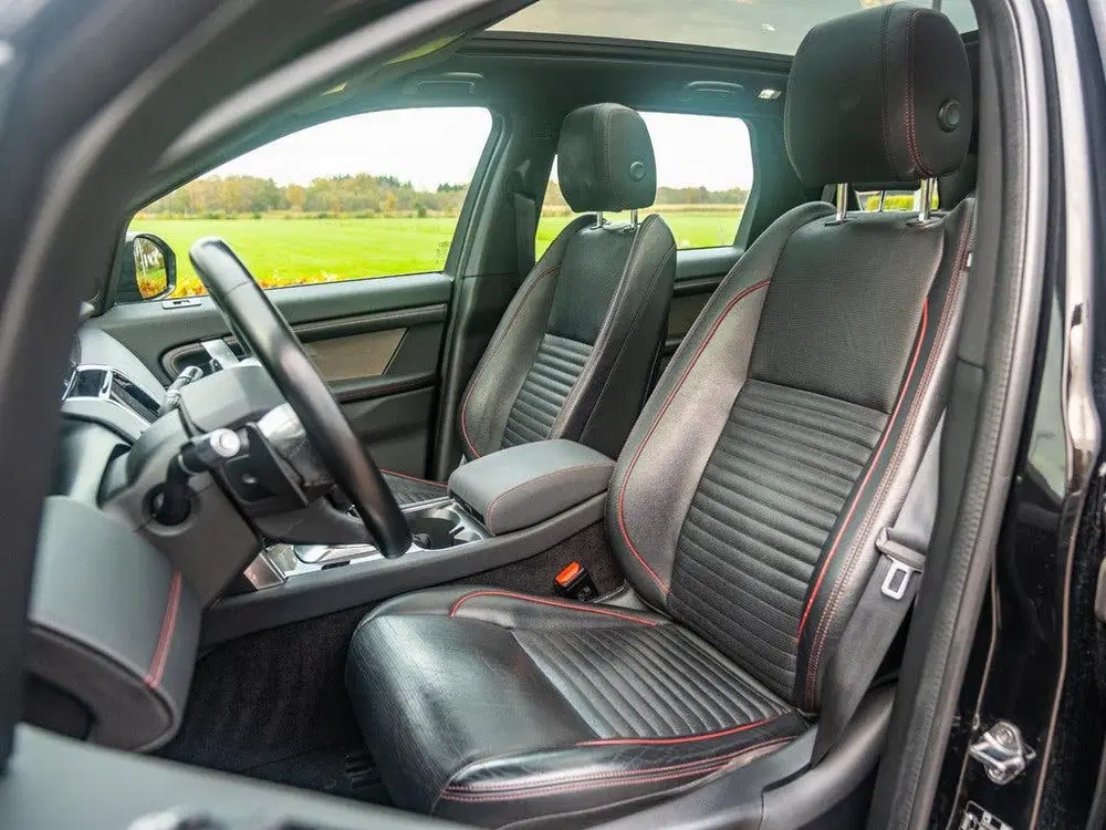 Land Rover Discovery Sport D150 2.0 R-Dynamic Launch Edition uit 2019, foto 2