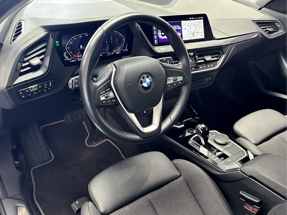 BMW 1-serie 120 M SPORT DESIGN EDITION AUTOMAAT PANORA uit 2023, foto 11