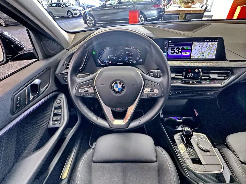 BMW 1-serie 120 M SPORT DESIGN EDITION AUTOMAAT PANORA uit 2023, foto 12