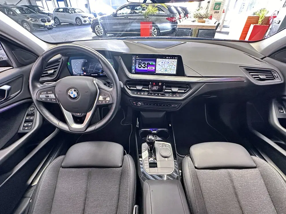 BMW 1-serie 120 M SPORT DESIGN EDITION AUTOMAAT PANORA uit 2023, foto 13