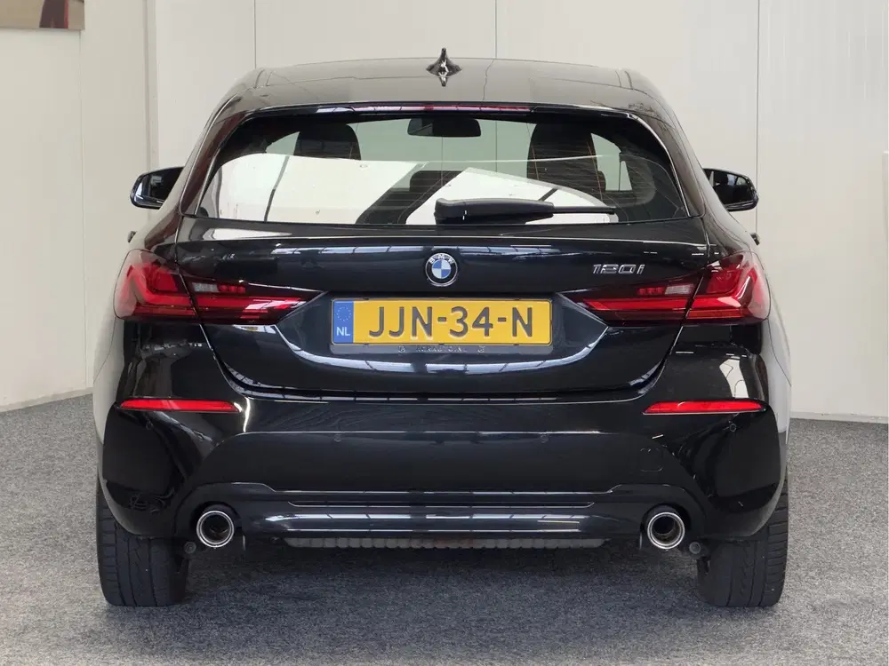 BMW 1-serie 120 M SPORT DESIGN EDITION AUTOMAAT PANORA uit 2023, foto 7
