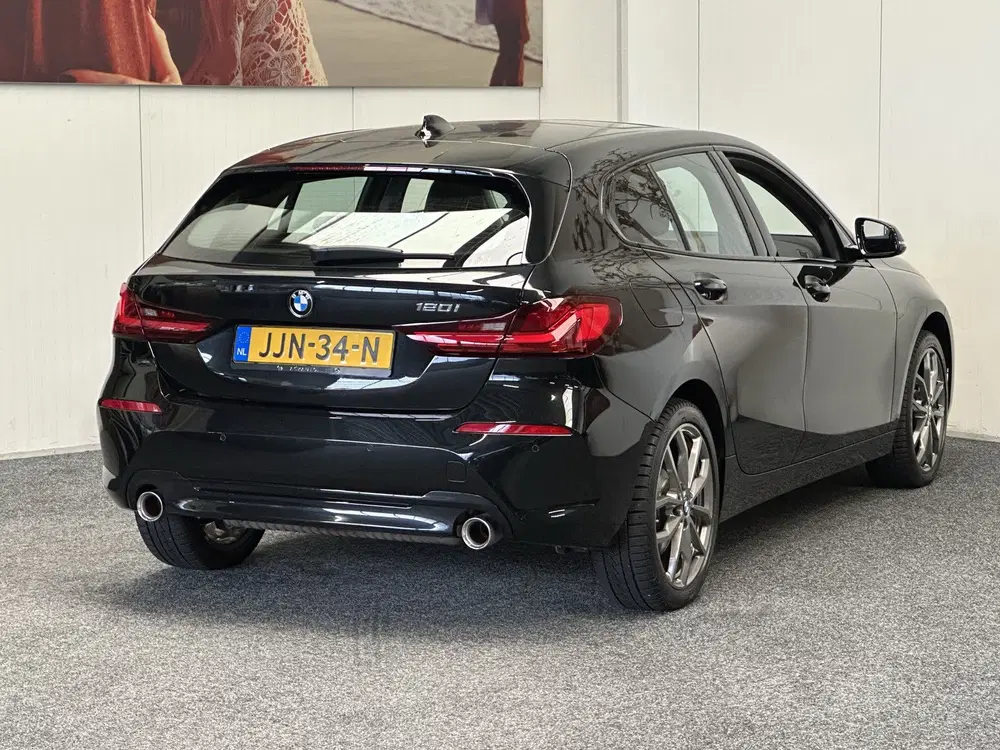 BMW 1-serie 120 M SPORT DESIGN EDITION AUTOMAAT PANORA uit 2023, foto 8